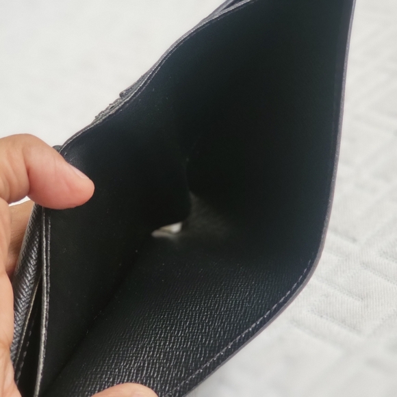 Louis Vuitton Epi Leather Bifold Wallet.. Authentic!! - Picture 13 of 13